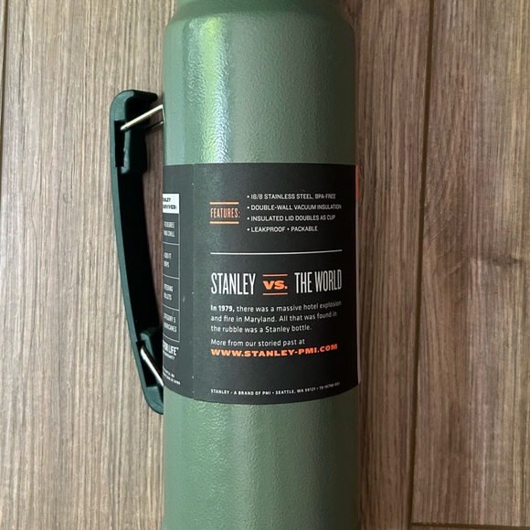 Stanley | 1 Liter Classic Vacuum Bottle - Picture 10 of 14